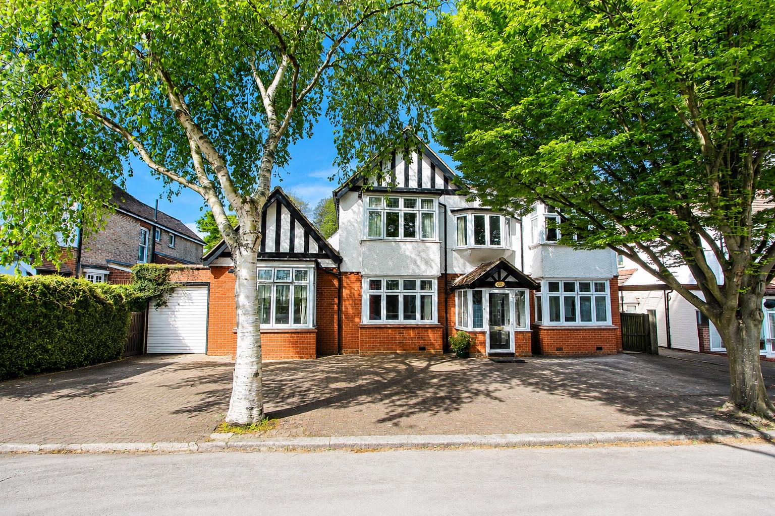 6 bed property in Carshalton Park Road, Carshalton